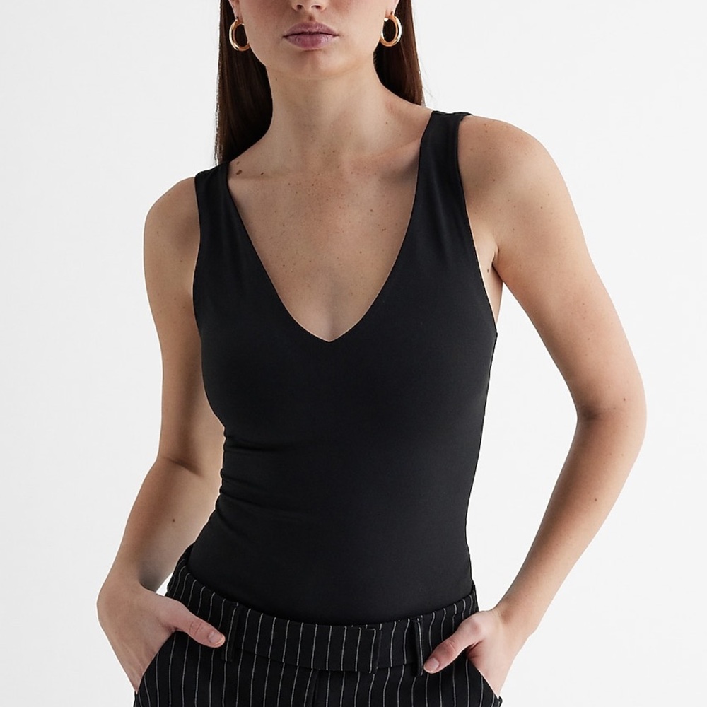 Express Black Body Contour Thick Strap Tank Top | Size M